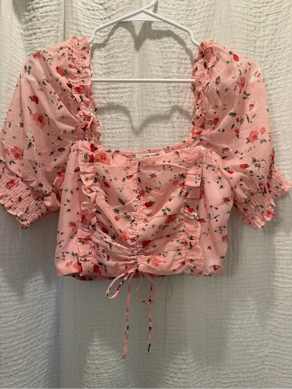 12th Tribe Floral Ruched Puff Sleeve Crop Top in Pink